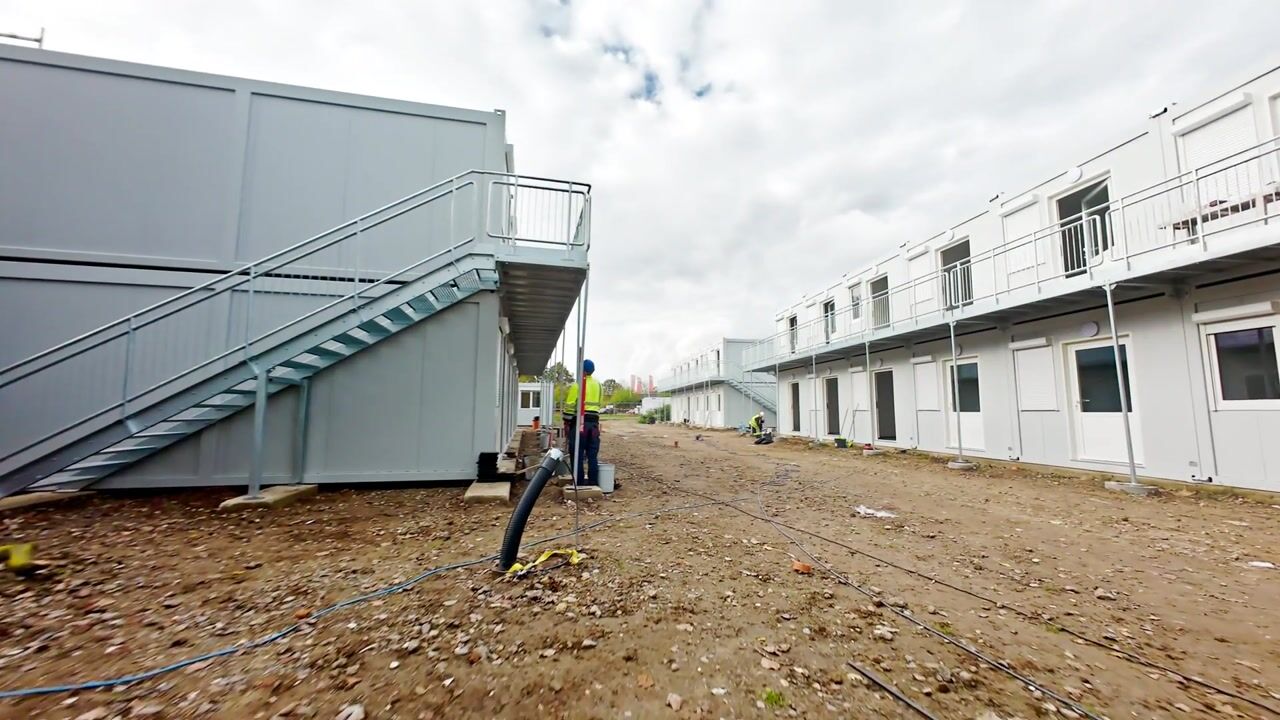 Stahltreppe und Laubengang an der Containersiedlung Kamp-Lintfort